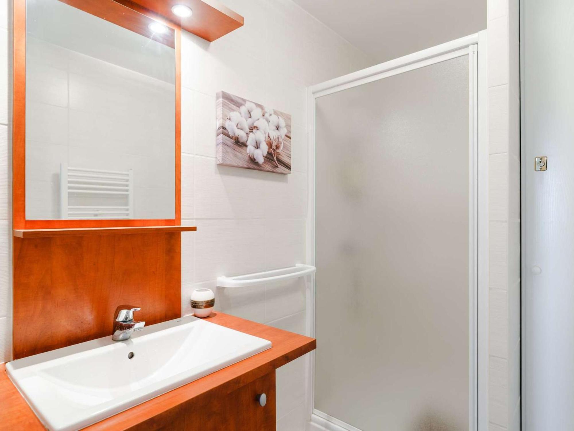 T3 A 300m De La Plage, Balcons, Parking, Proche Commerces, Narbonne-plage - Fr-1-409-169 Appartement *