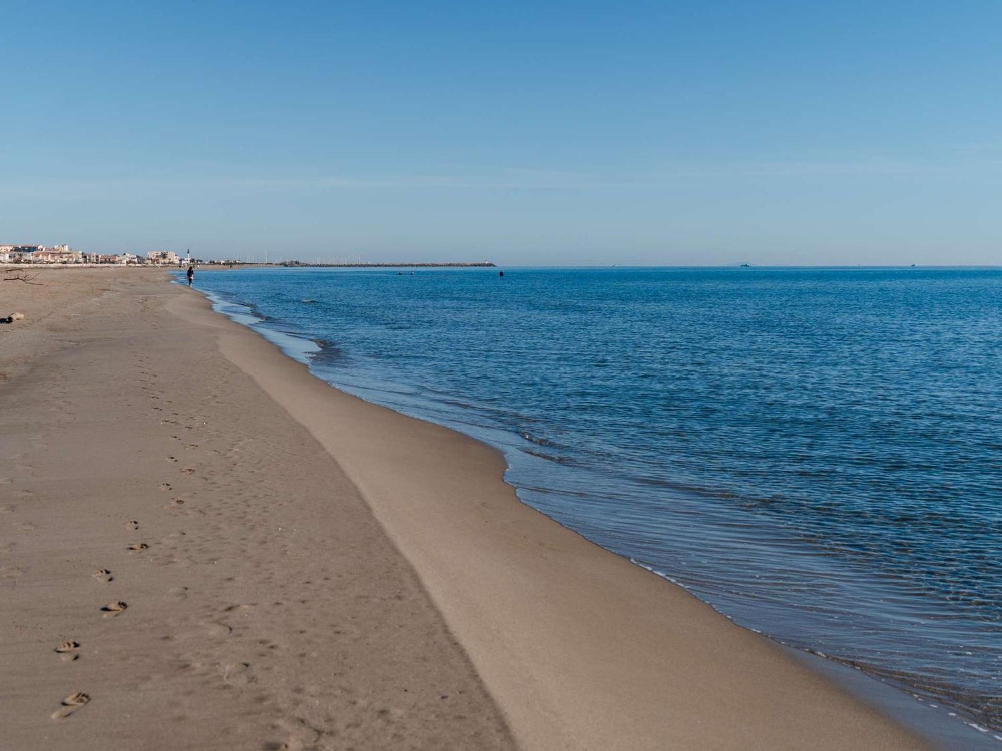 Apartment T3 A 300m De La Plage, Balcons, Parking, Proche Commerces, Narbonne-plage - Fr-1-409-169